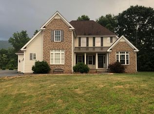 35 Chanticlear Rd, Bluefield, WV 24701