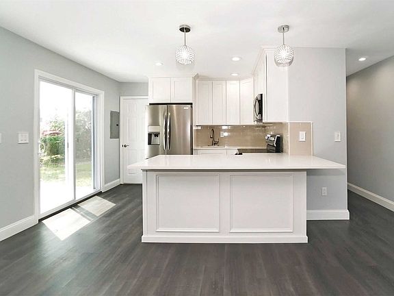5th image of 30 Nantucket Dr