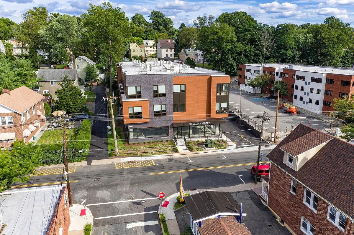 Building Photo - 320 Valley St #309