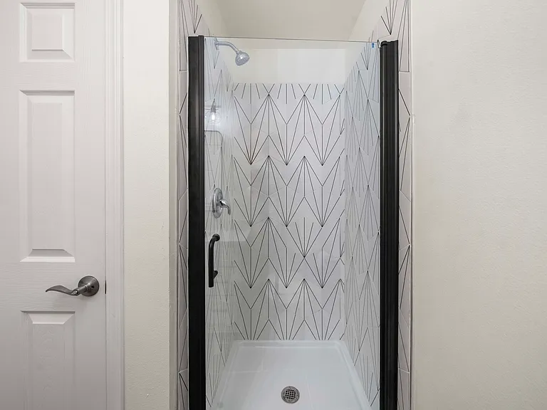 Guest bathroom, Downstairs