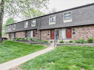 1210 Wicklow Rd APT E, Ballwin, MO 63021