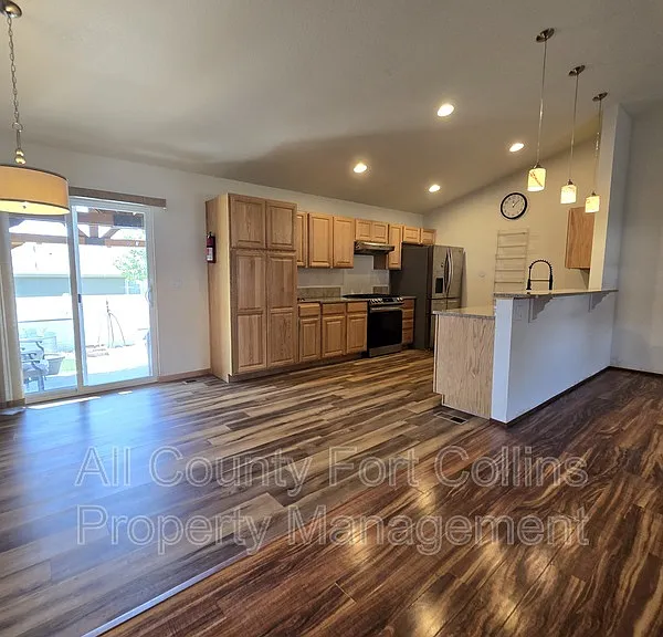 3727 Mount Spalding St — Photo 3