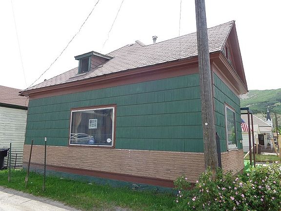 2nd image of 215 Alder St