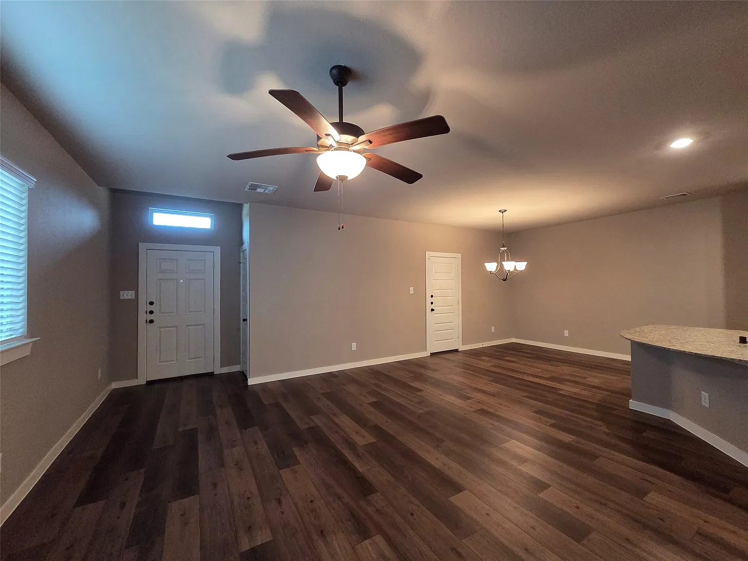 3 bed, 2.0 bath, 1409 sqft, $1,695 — Photo 4