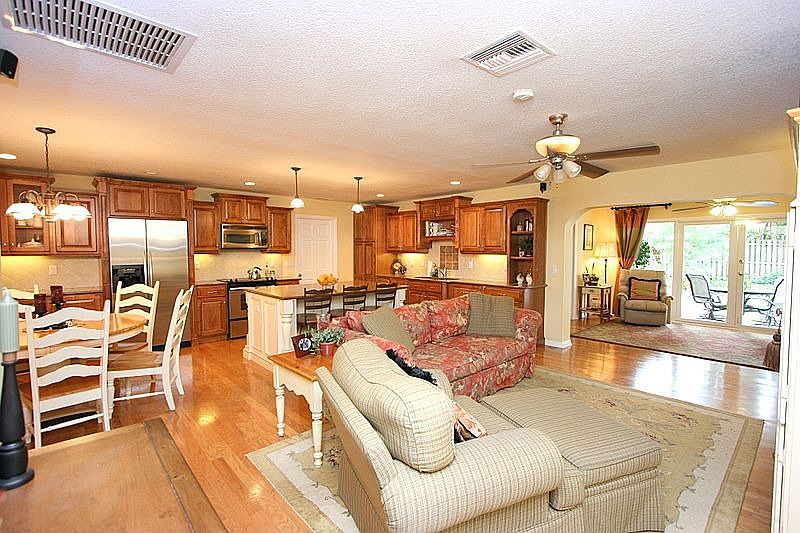Chefs Delight Oversized Kitchen w/ Island