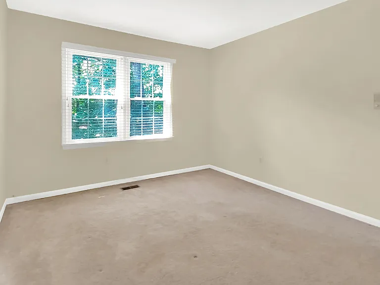 6338 Montrose Rd — Photo 15