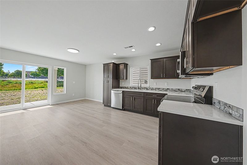 5th image of 475 N Fifth Avenue