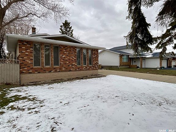 3rd image of 114 Windfield ROAD