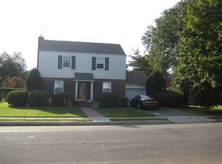 14 Boylston St, Garden City, NY 11530