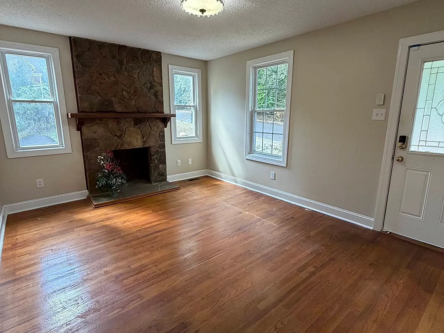 2 bed, 2128 sqft, $950 — Photo 2