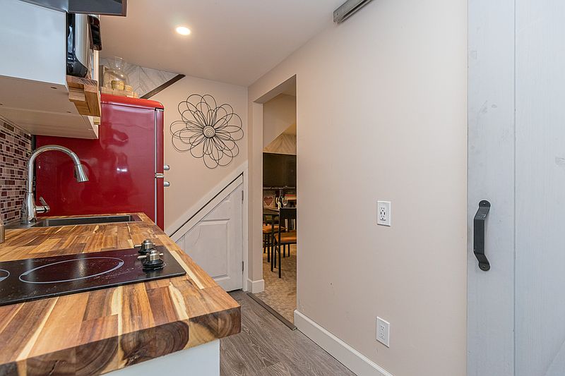 Saanich House for rent - 2 Bedrooms — photo 16