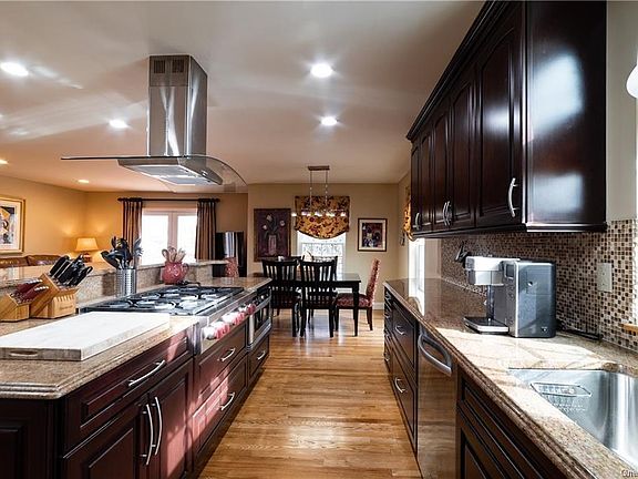 5th image of 17 Coventry Cir