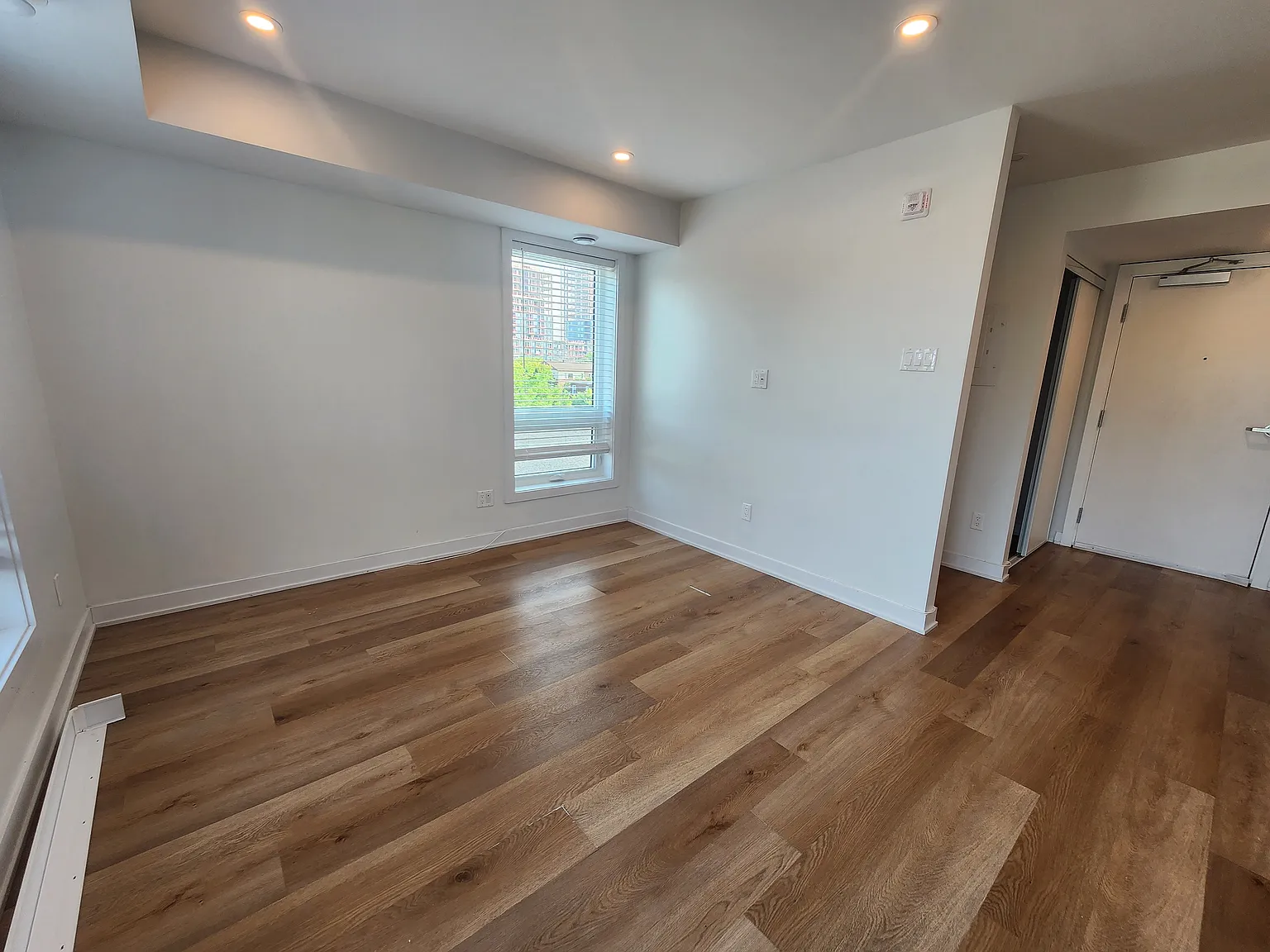 689 Churchill Avenue North — Photo 4