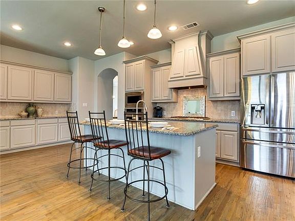 5th image of 2706 Pointview Ct