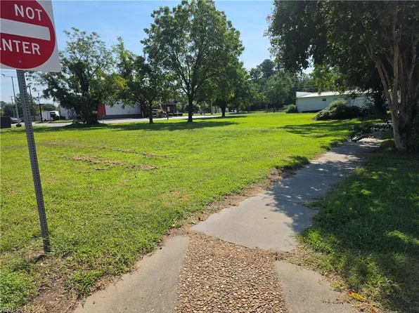 300 15th St, West Point, VA 23181