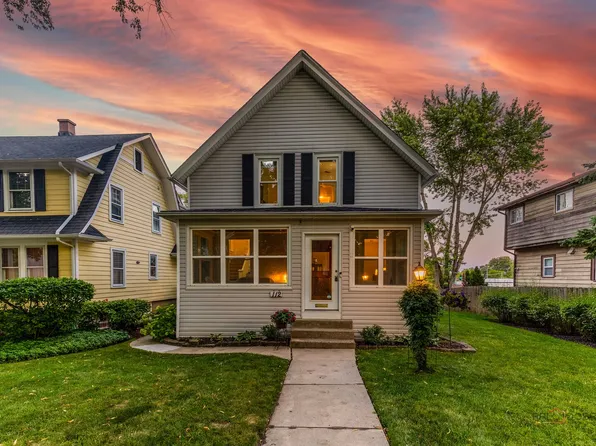 112 3rd St, Libertyville, IL 60048