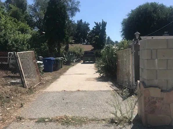 10604 Tuxford St, Sun Valley, CA 91352