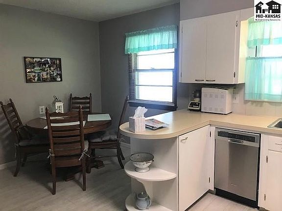 4th image of 32 Sunflower Ave