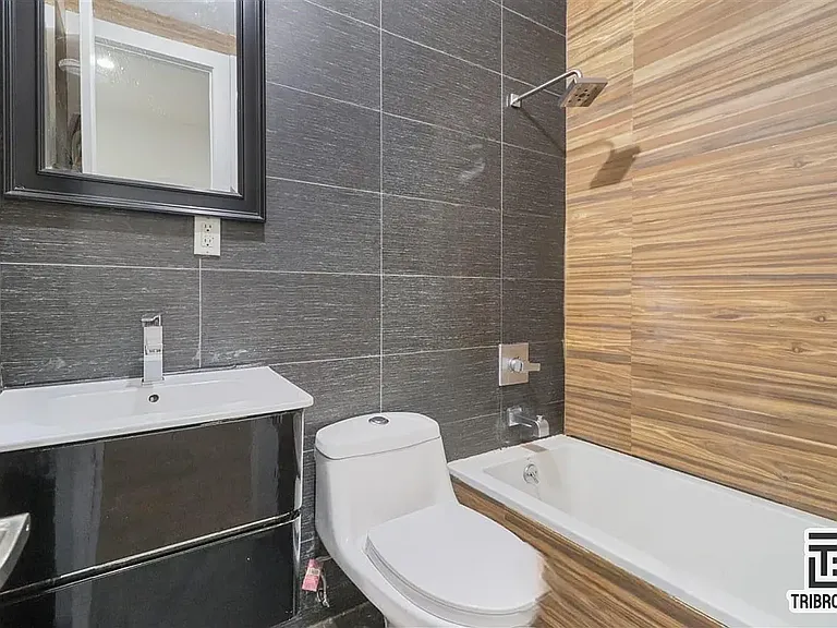 558 Kosciuszko St #2B — Photo 5