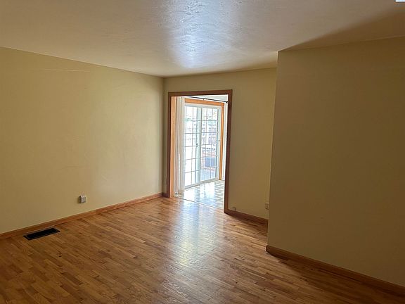 2nd image of 3019 W Hood Ave