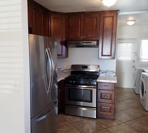 3rd image of 4421 Marlborough Ave