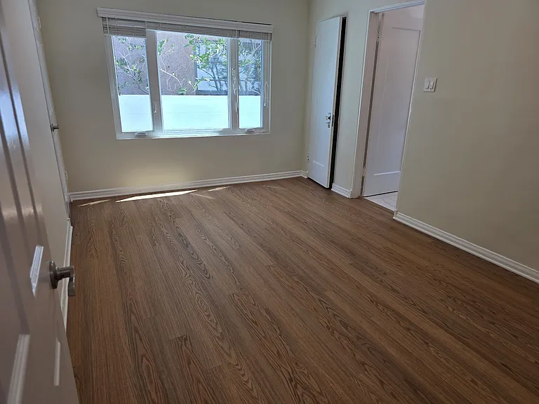 153 S Swall Dr — Photo 20