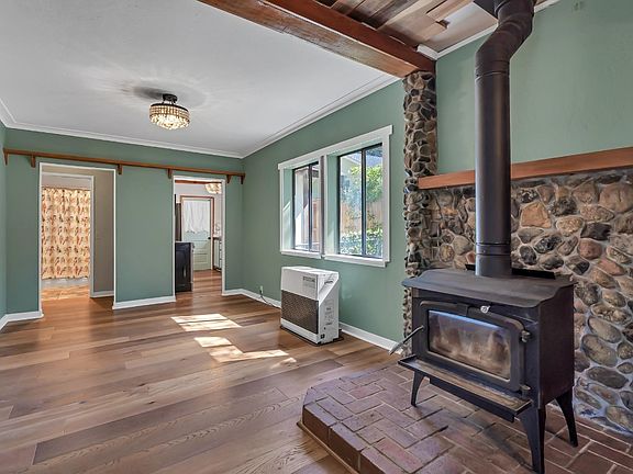 5th image of 300 Orem St