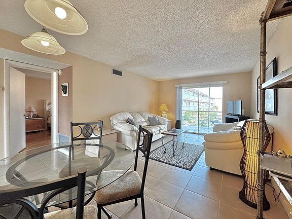 2nd image of 2515 NE 2nd Court #315