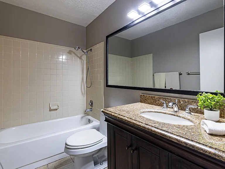 10241 Las Casitas Ct NE — Photo 20