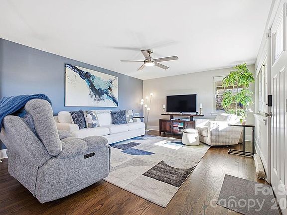 4th image of 2841 20th St NE