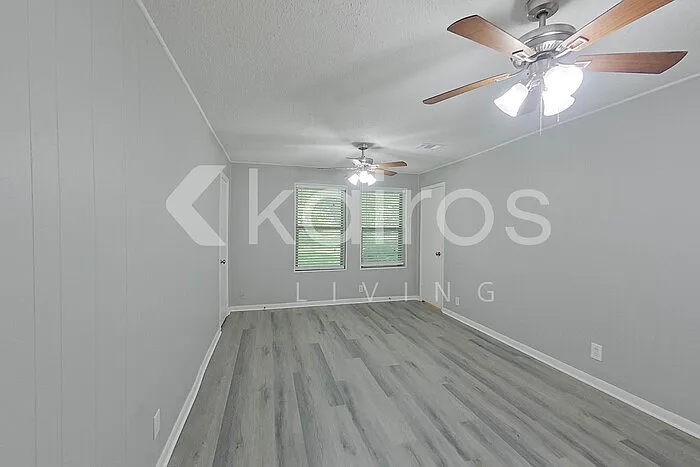 111 Evelyn St — Photo 14