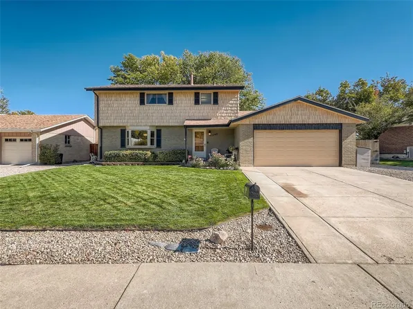 2240 S Flower Way, Lakewood, CO 80227