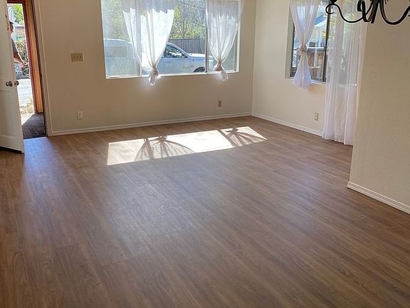 3rd image of 412 Buena Vista Dr