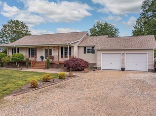 2 Lagrange Ave, Kilmarnock, VA 22482