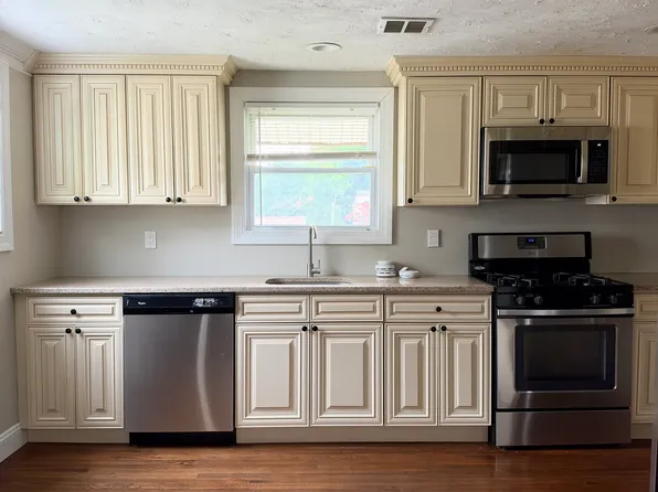 (undisclosed Address), Glen Cove, NY 11542