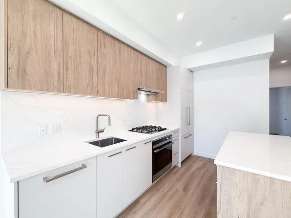 606 Madore Ave #303, Coquitlam, BC V3K 0J6
