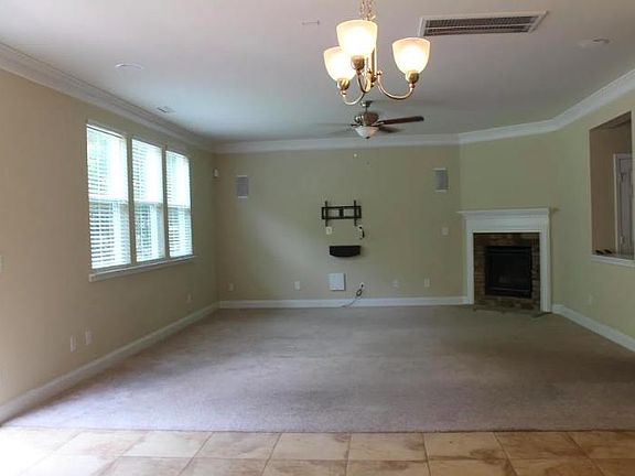 4th image of 117 English Ivy Dr