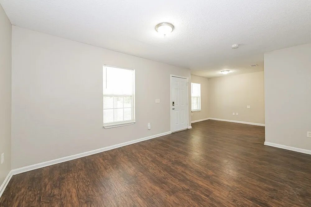 3 bed, 2.0 bath, 1268 sqft, $1,495 — Photo 4