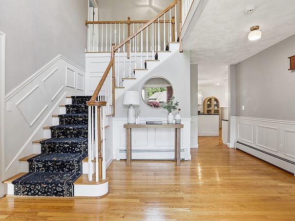 3rd image of 4 Farnham Cir