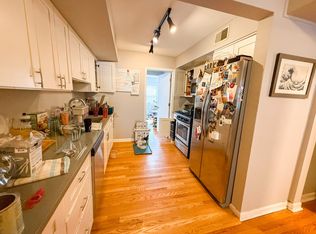 2831 N Clark St #302, Chicago, IL 60657