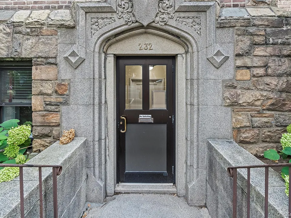 232 Martine Ave