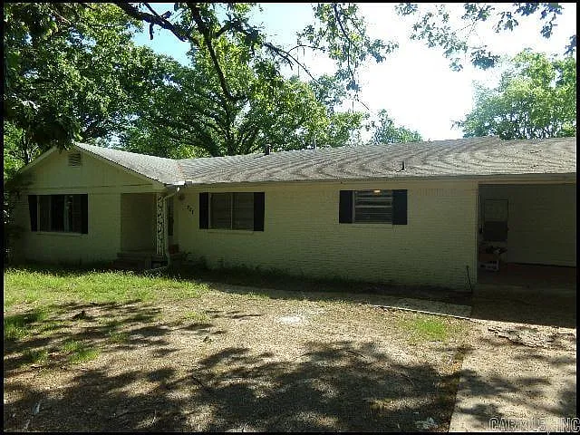 701 N Buchanan St — Photo 1