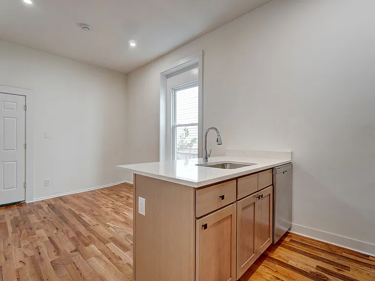 522 Elm St — Photo 5