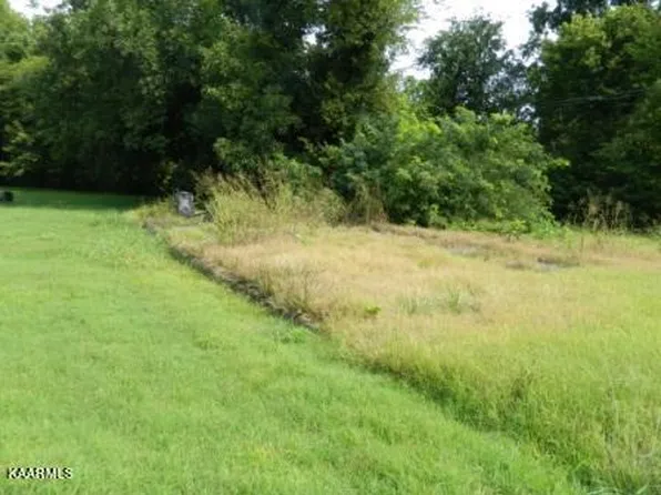 962 W Old A J Hwy #J, New Market, TN 37820