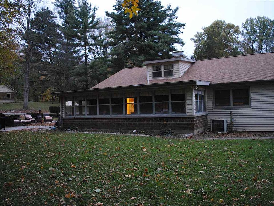 1st image of 152 E Hawthorne Ln