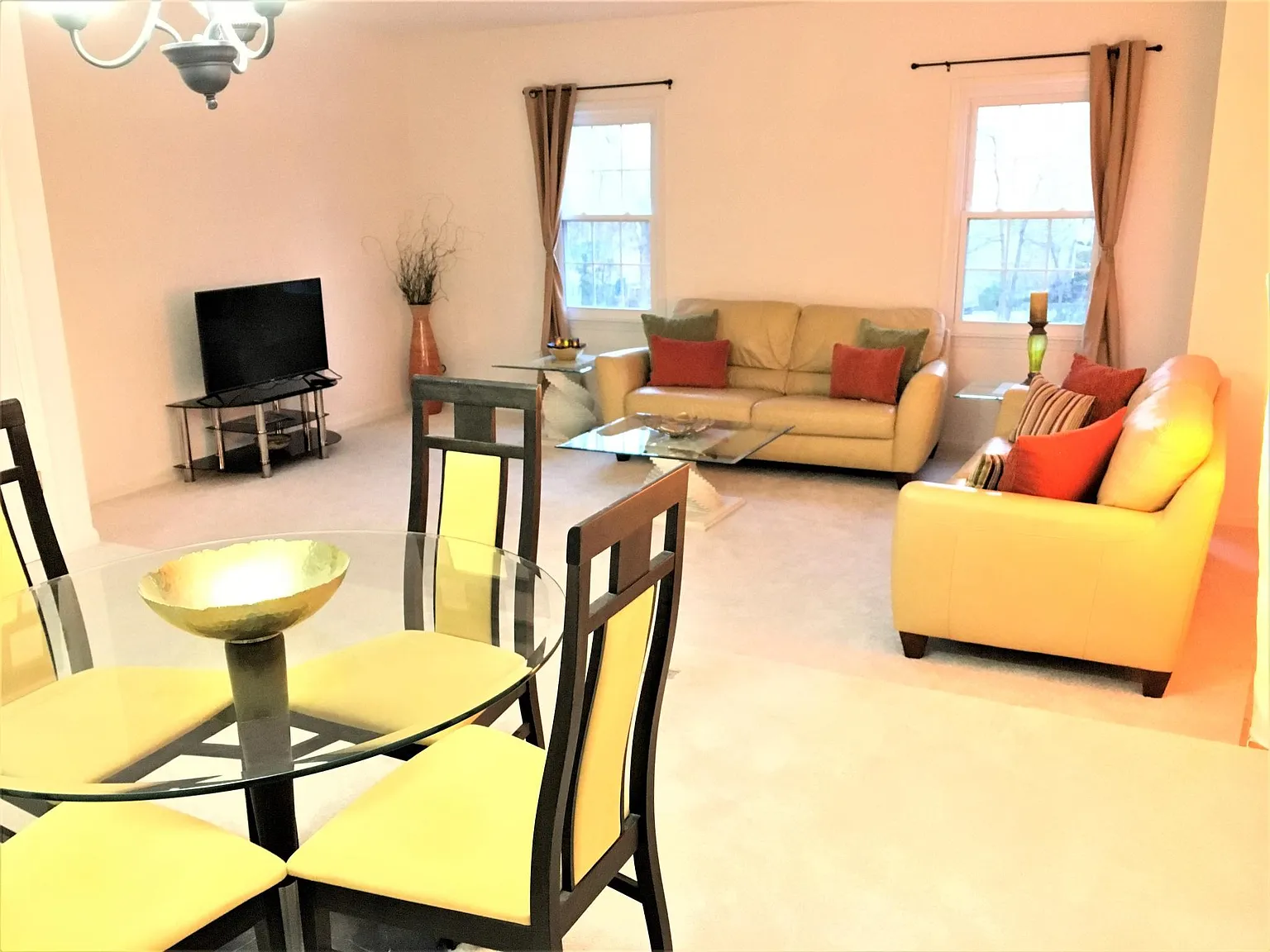 3 bed, 1137 sqft, $2,100 — Photo 4