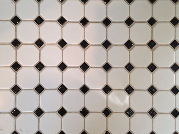 Classic tile w/claw foot tub