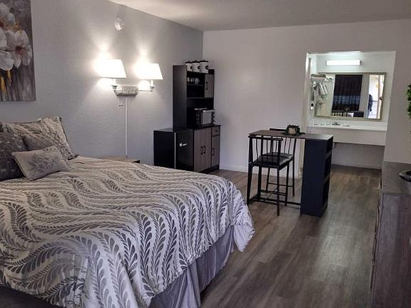 4th image of 1815 W Vine St #50387062a