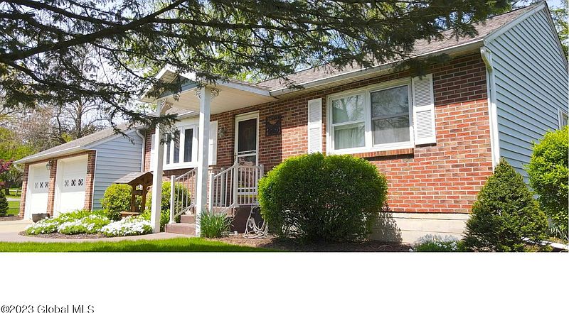 2nd image of 19 St Andrews Drive
