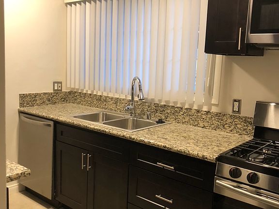 5th image of 12329 Oxnard St APT 7